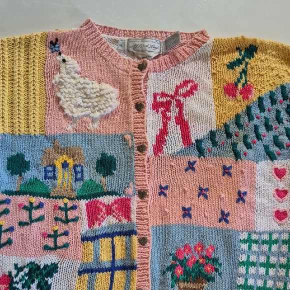 Women's Hand Knitted Vintage Short Sleeve Sweater With Heart Shaped Buttons - Picture 7 of 8